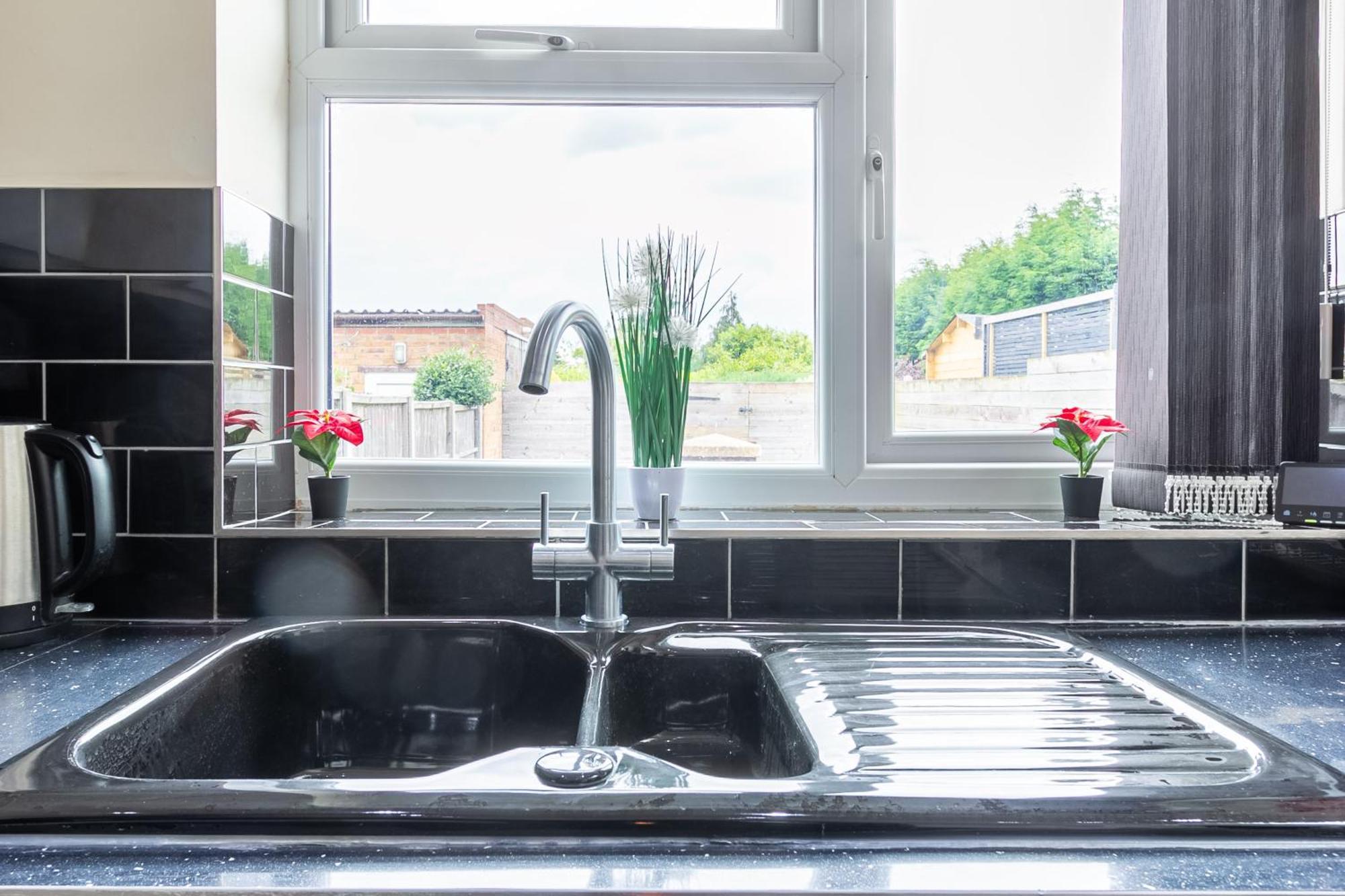Bathway House - Free Secured Parking And Wifi Apartment Ковънтри Екстериор снимка