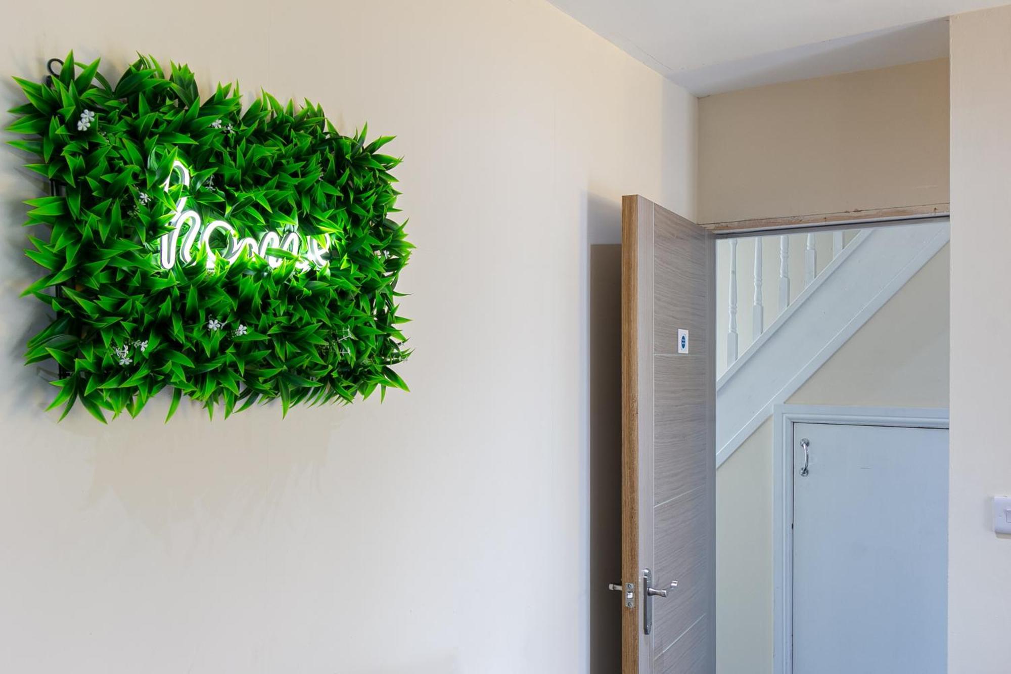 Bathway House - Free Secured Parking And Wifi Apartment Ковънтри Екстериор снимка
