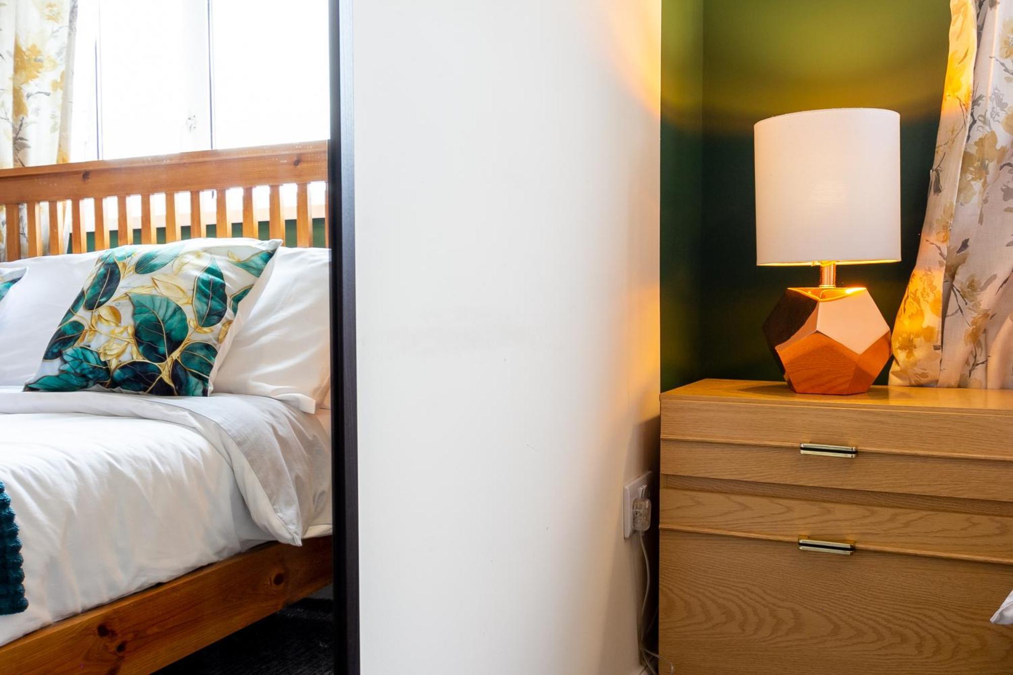 Bathway House - Free Secured Parking And Wifi Apartment Ковънтри Екстериор снимка