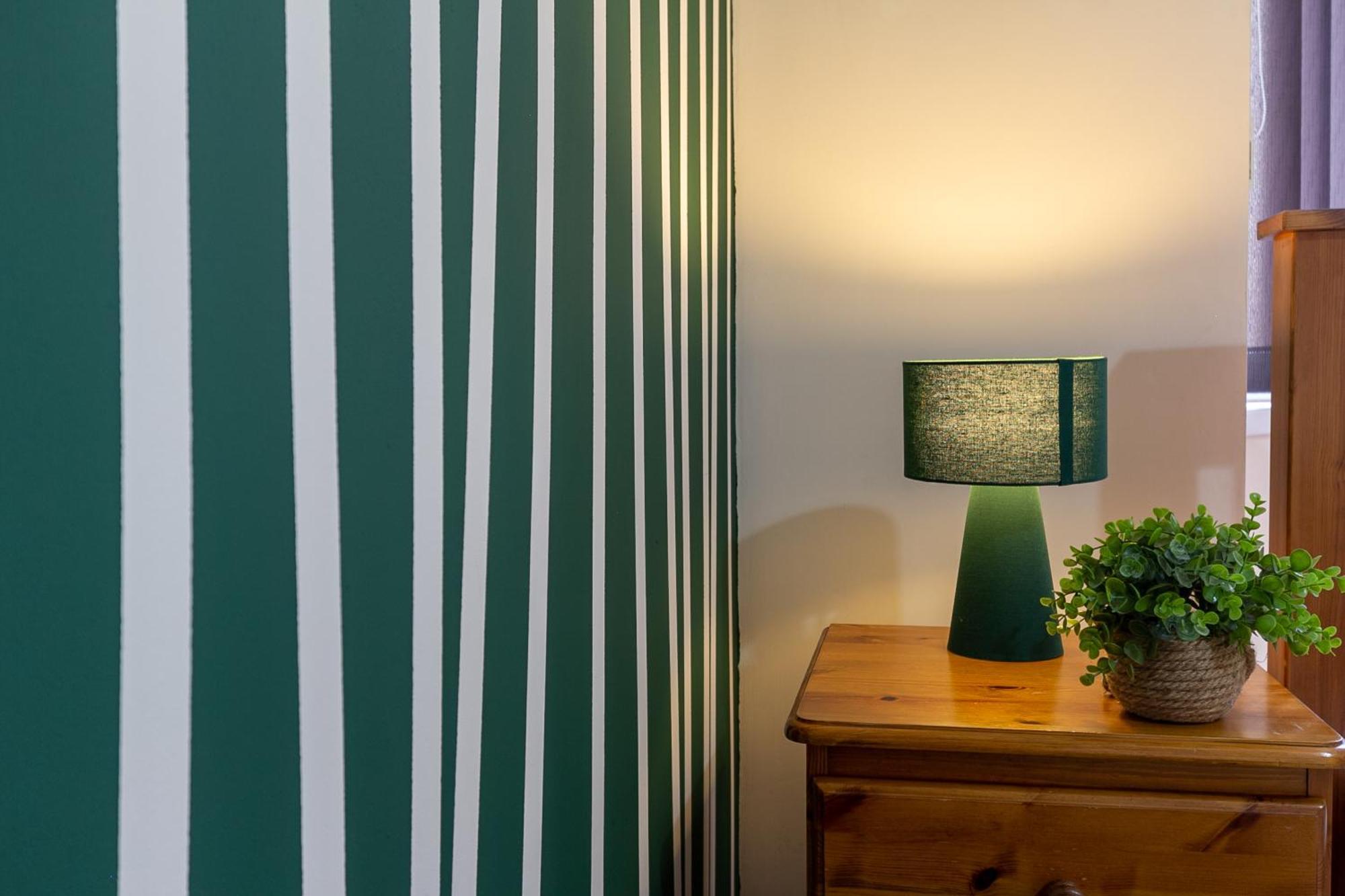 Bathway House - Free Secured Parking And Wifi Apartment Ковънтри Екстериор снимка