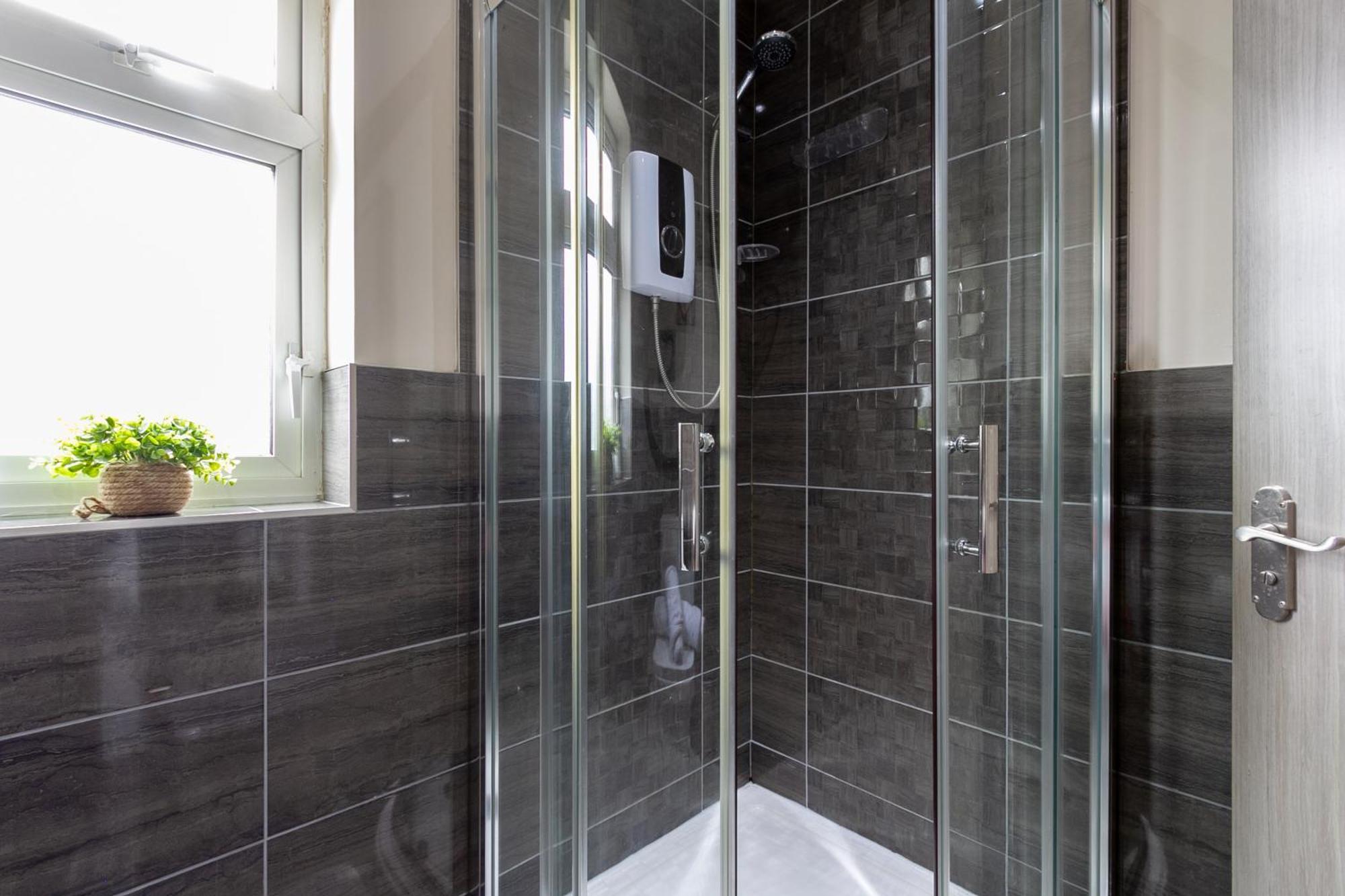 Bathway House - Free Secured Parking And Wifi Apartment Ковънтри Екстериор снимка