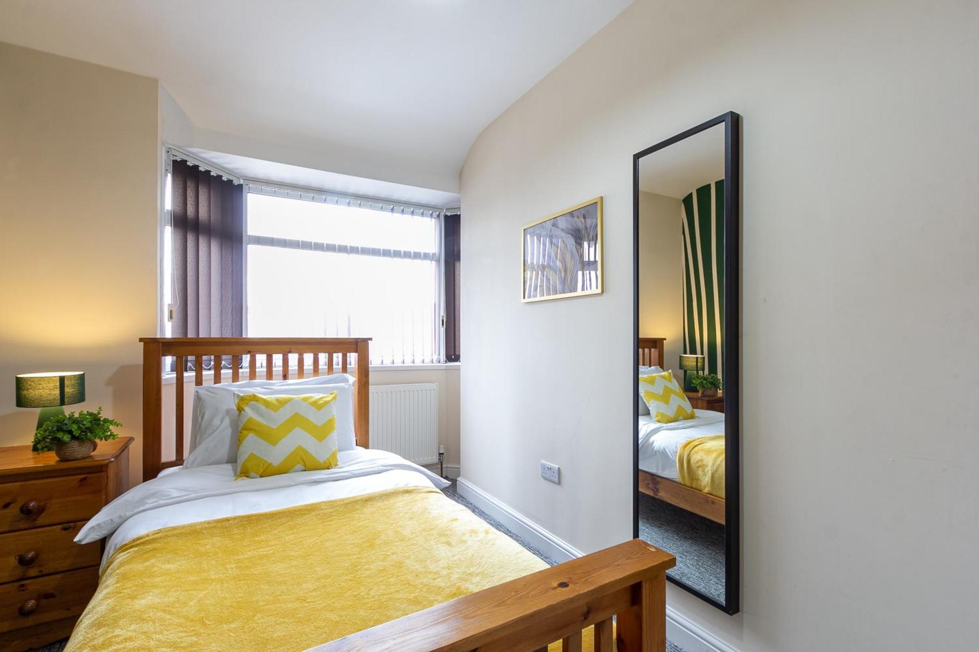 Bathway House - Free Secured Parking And Wifi Apartment Ковънтри Екстериор снимка
