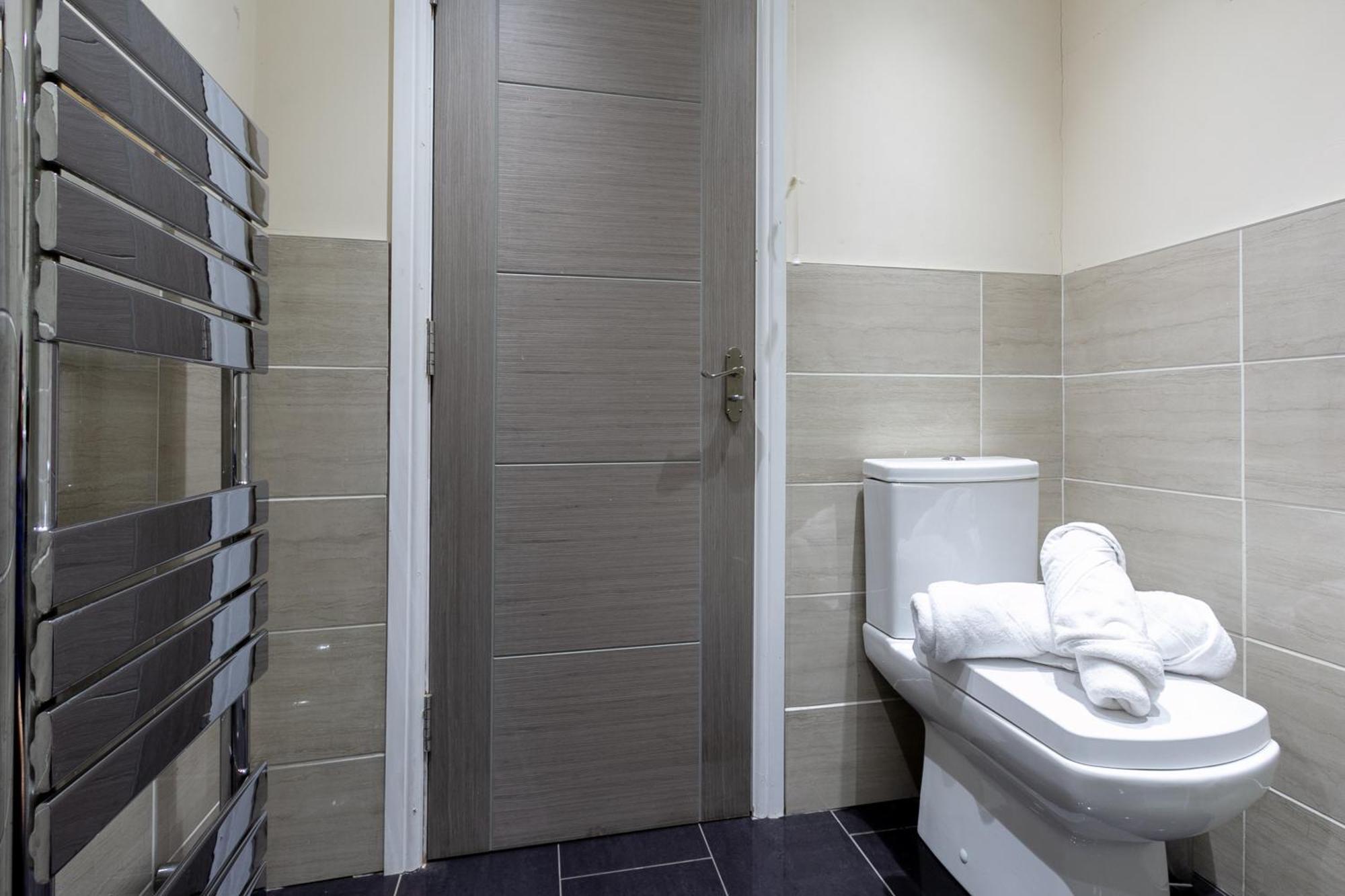 Bathway House - Free Secured Parking And Wifi Apartment Ковънтри Екстериор снимка
