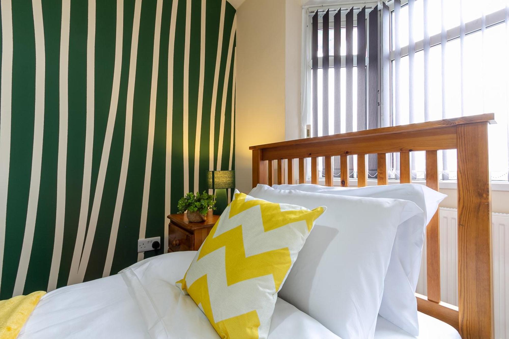 Bathway House - Free Secured Parking And Wifi Apartment Ковънтри Екстериор снимка