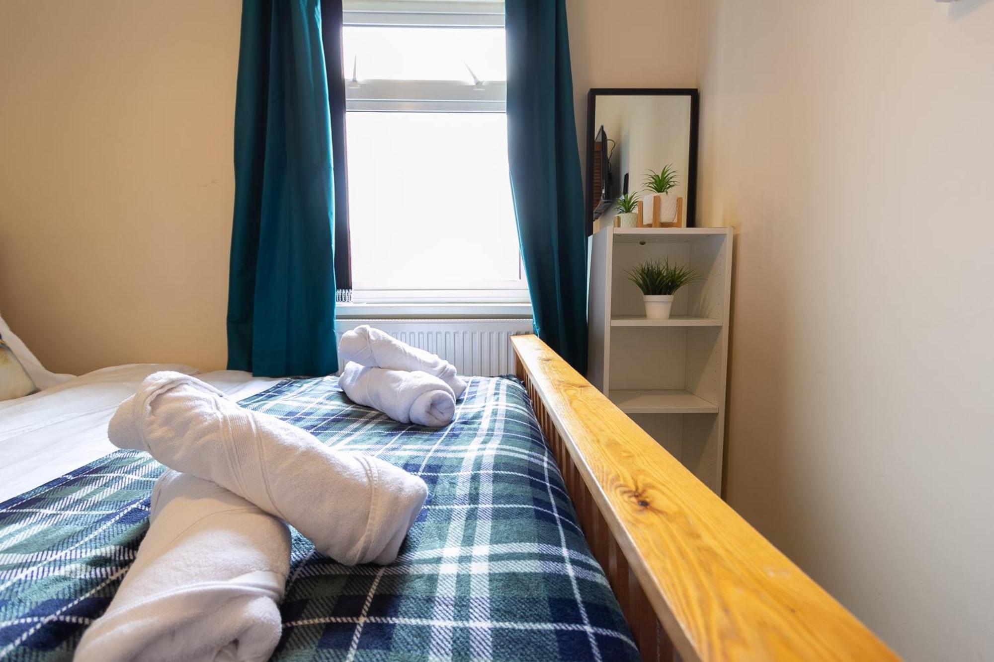 Bathway House - Free Secured Parking And Wifi Apartment Ковънтри Екстериор снимка