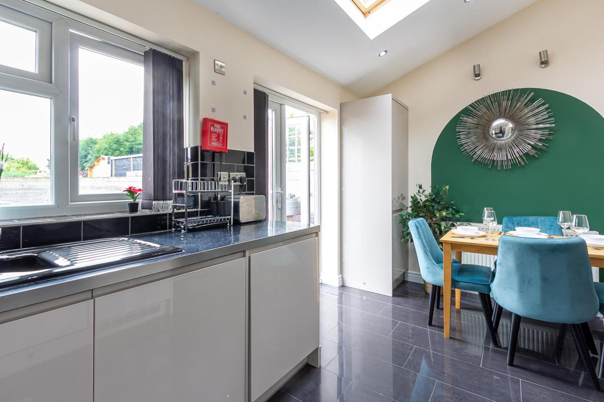 Bathway House - Free Secured Parking And Wifi Apartment Ковънтри Екстериор снимка