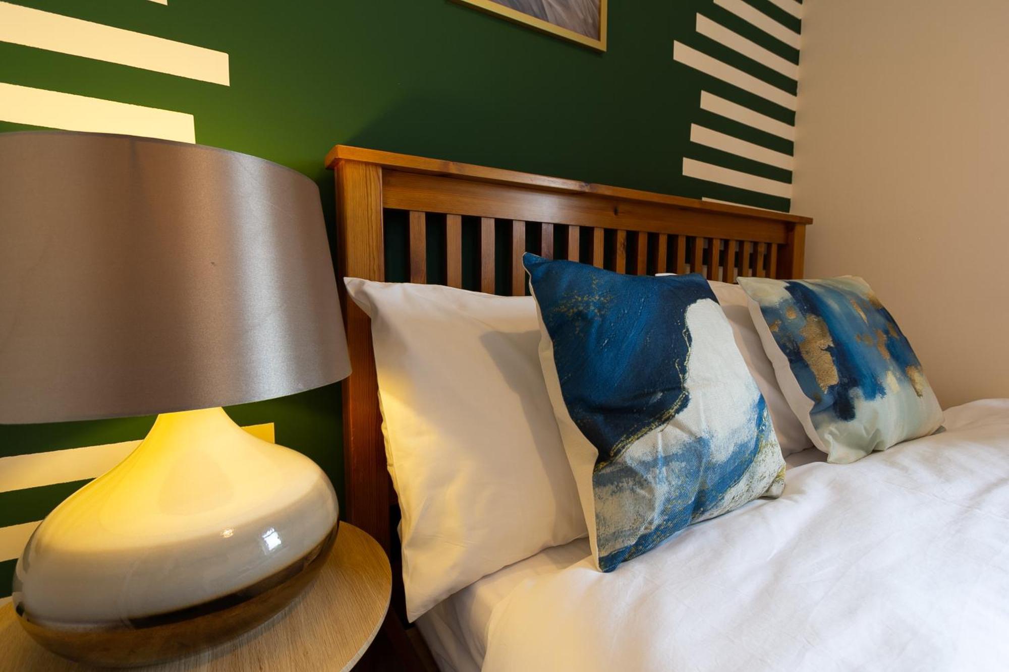Bathway House - Free Secured Parking And Wifi Apartment Ковънтри Екстериор снимка