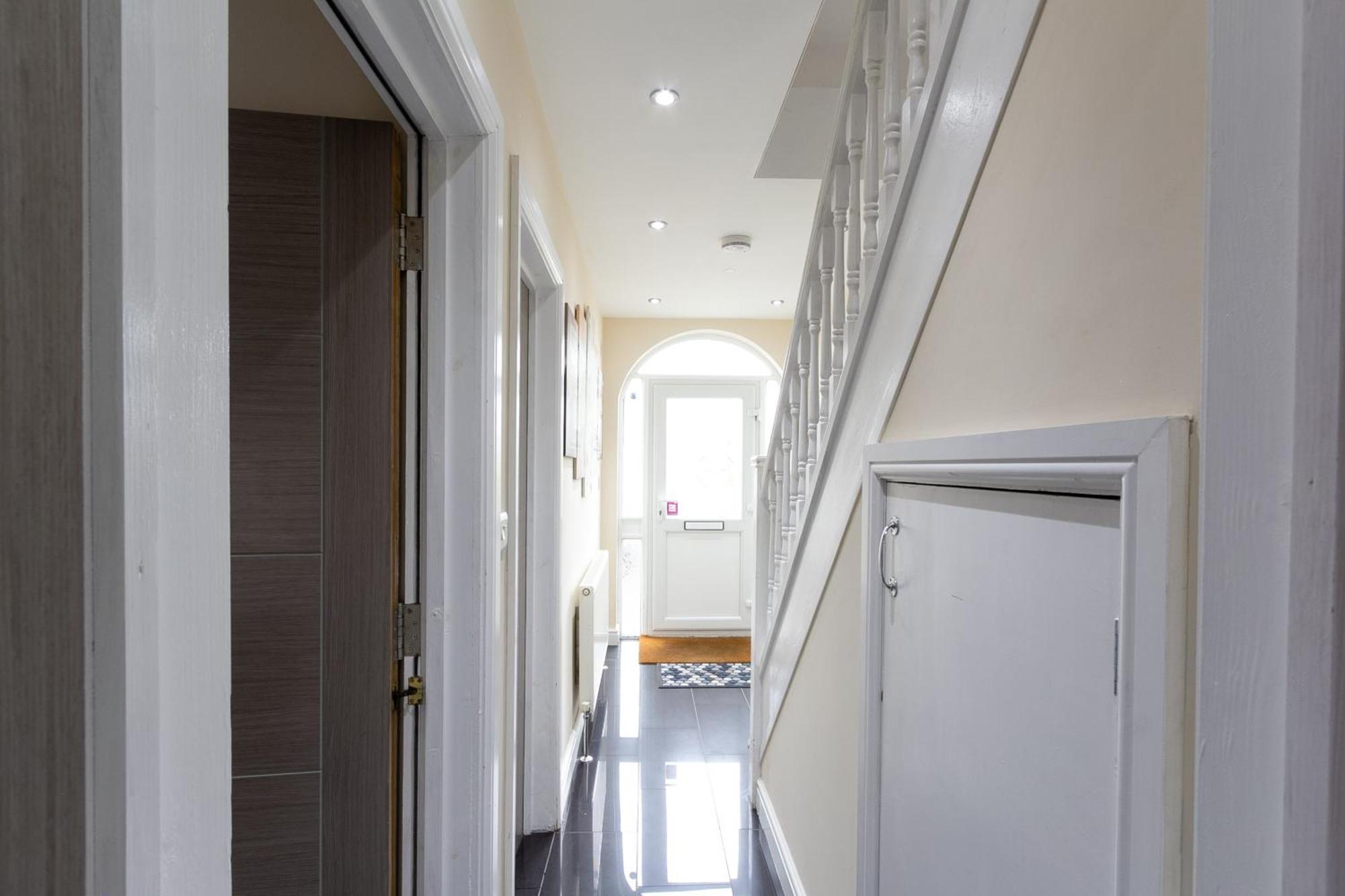 Bathway House - Free Secured Parking And Wifi Apartment Ковънтри Екстериор снимка