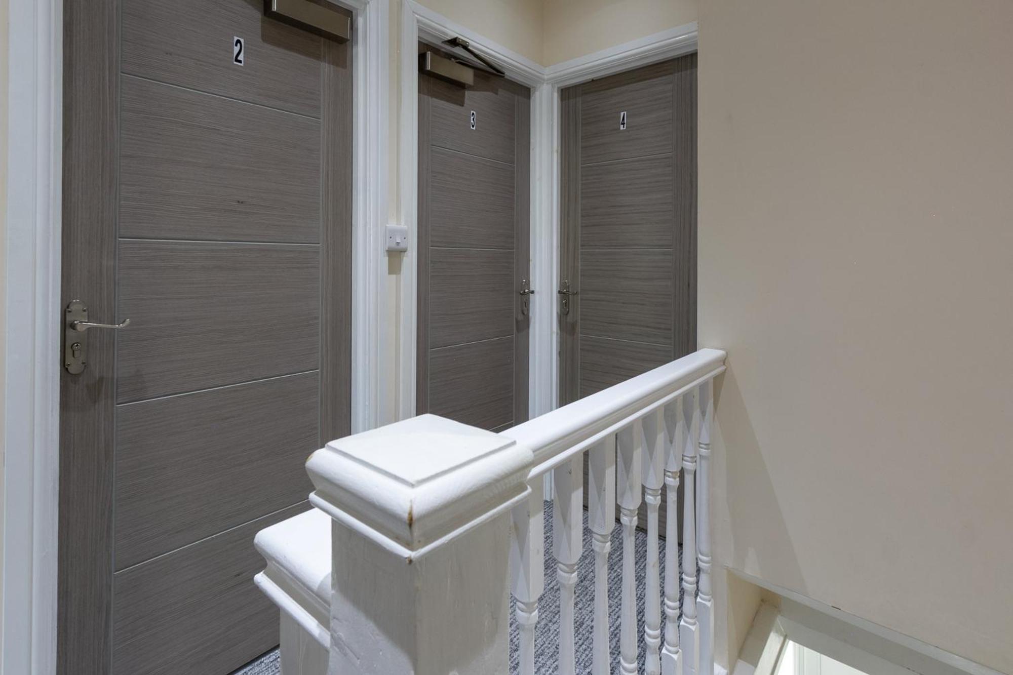 Bathway House - Free Secured Parking And Wifi Apartment Ковънтри Екстериор снимка