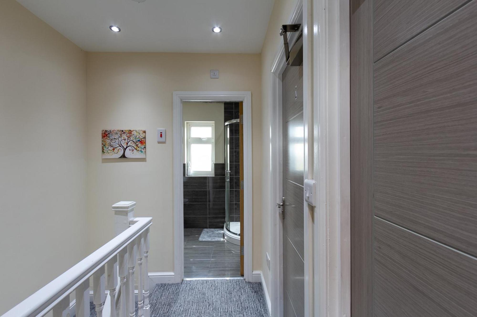 Bathway House - Free Secured Parking And Wifi Apartment Ковънтри Екстериор снимка
